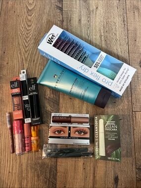 Hair/eyes& lips ~ Beauty Bundle: Wet Brush Pro Flex Dry + Assorted Makeup